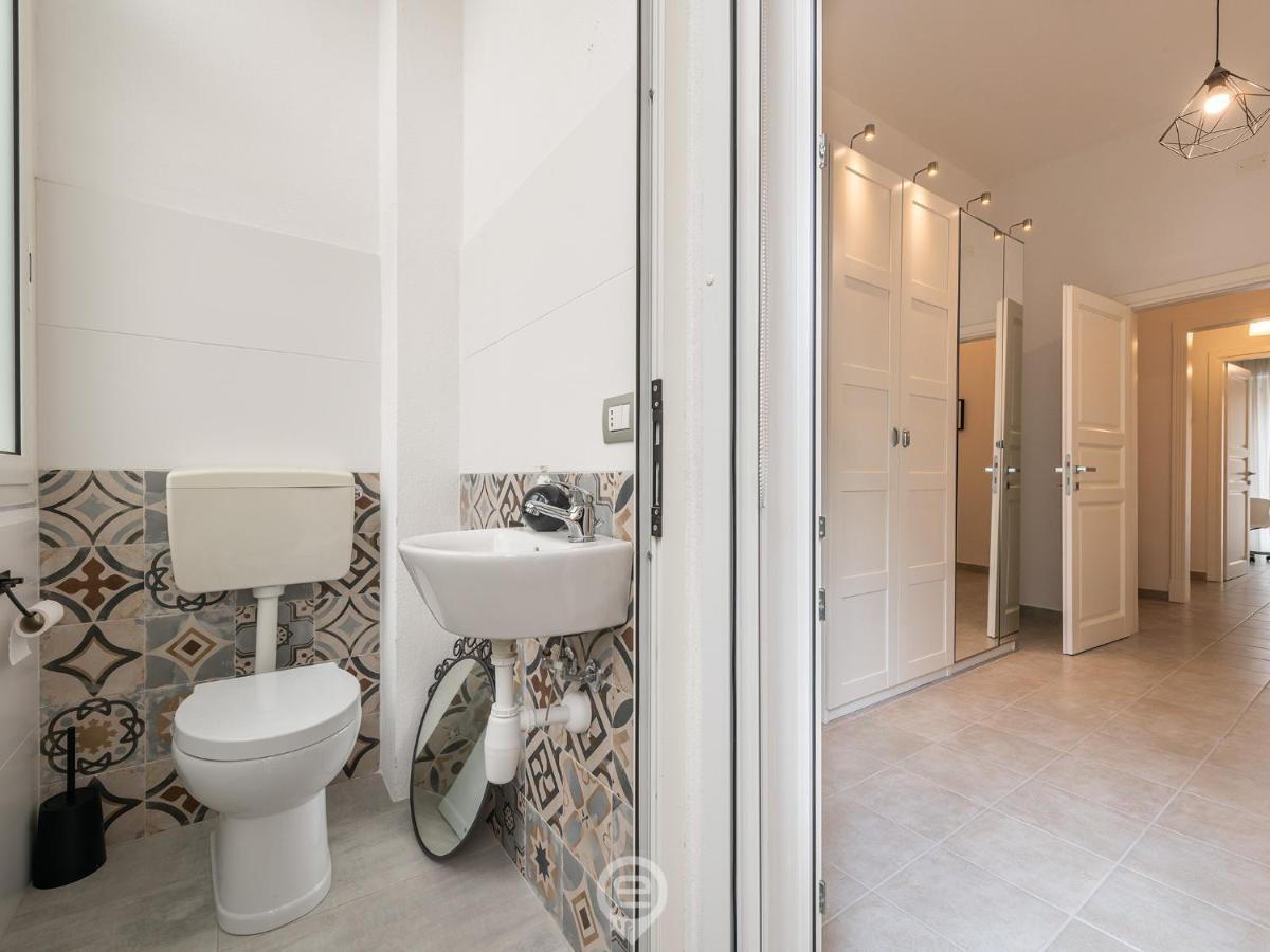 White Gold Apartment Кальяри Экстерьер фото