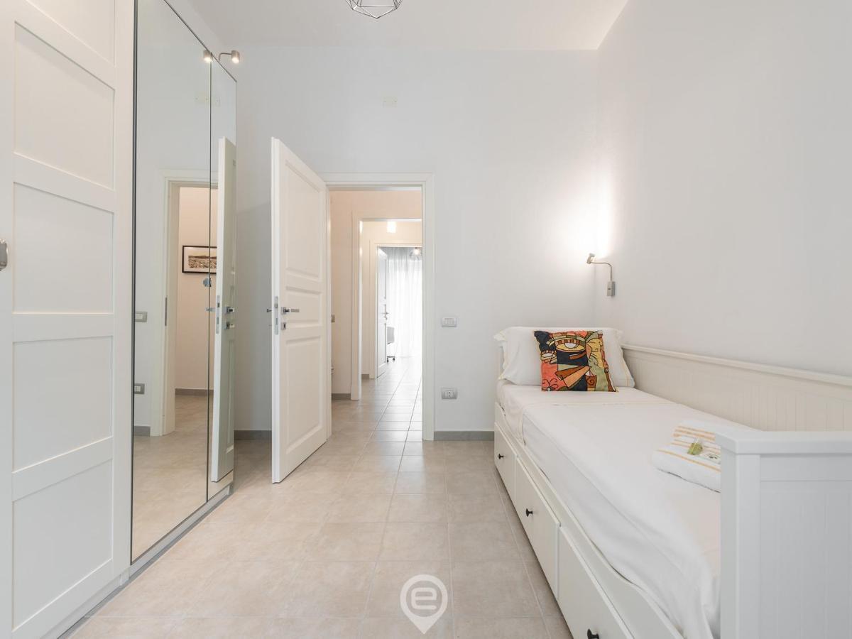 White Gold Apartment Кальяри Экстерьер фото