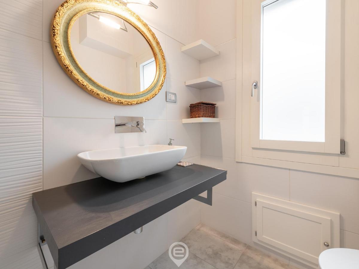 White Gold Apartment Кальяри Экстерьер фото